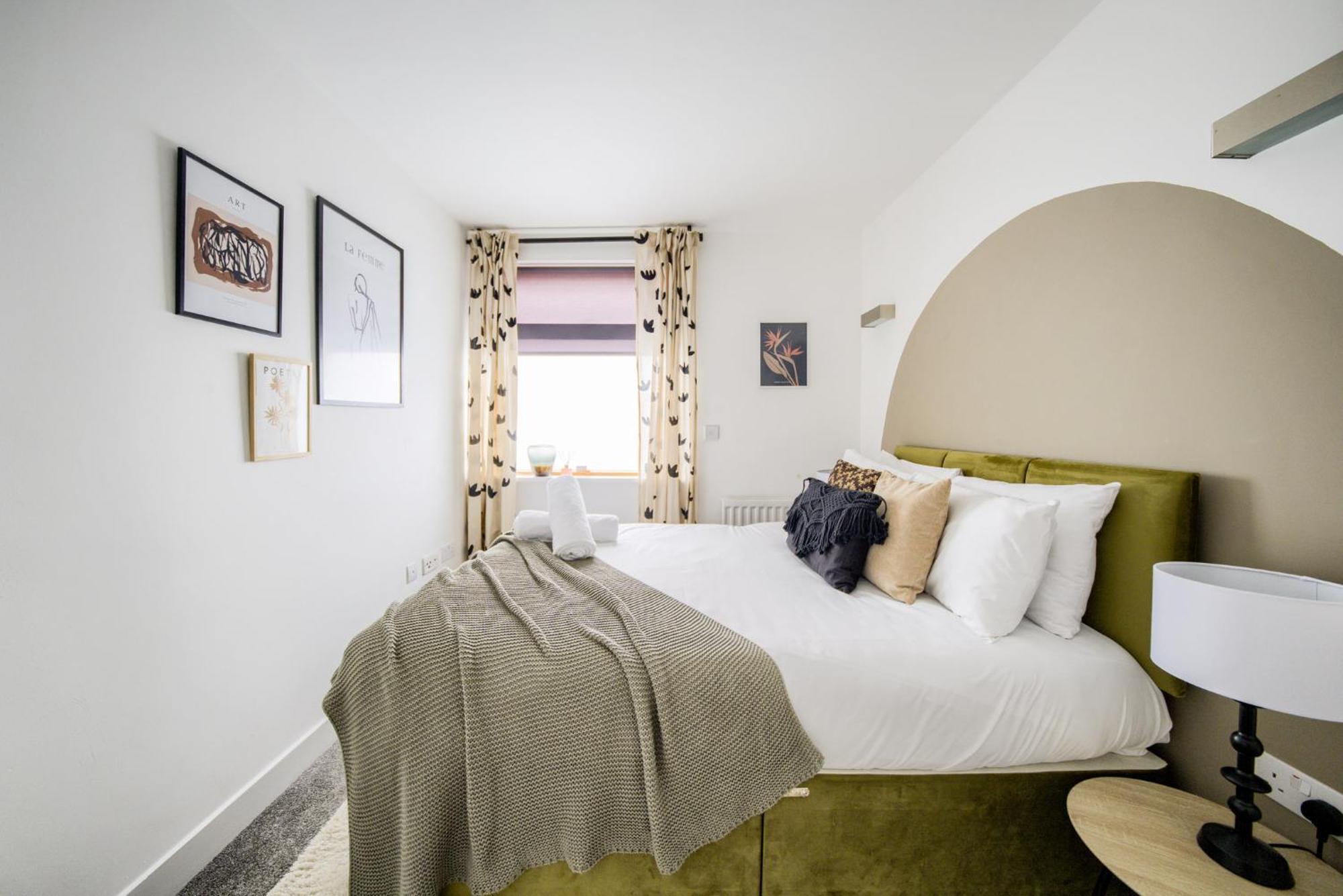 Coventry Large 4-Bed Townhouse By Empower Homes Buitenkant foto