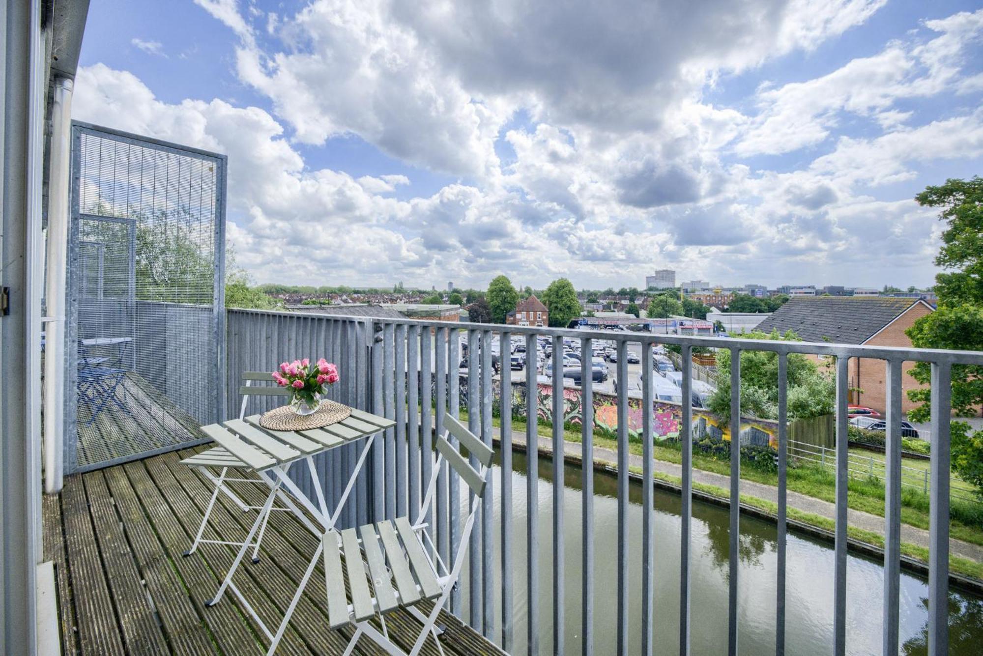 Coventry Large 4-Bed Townhouse By Empower Homes Buitenkant foto