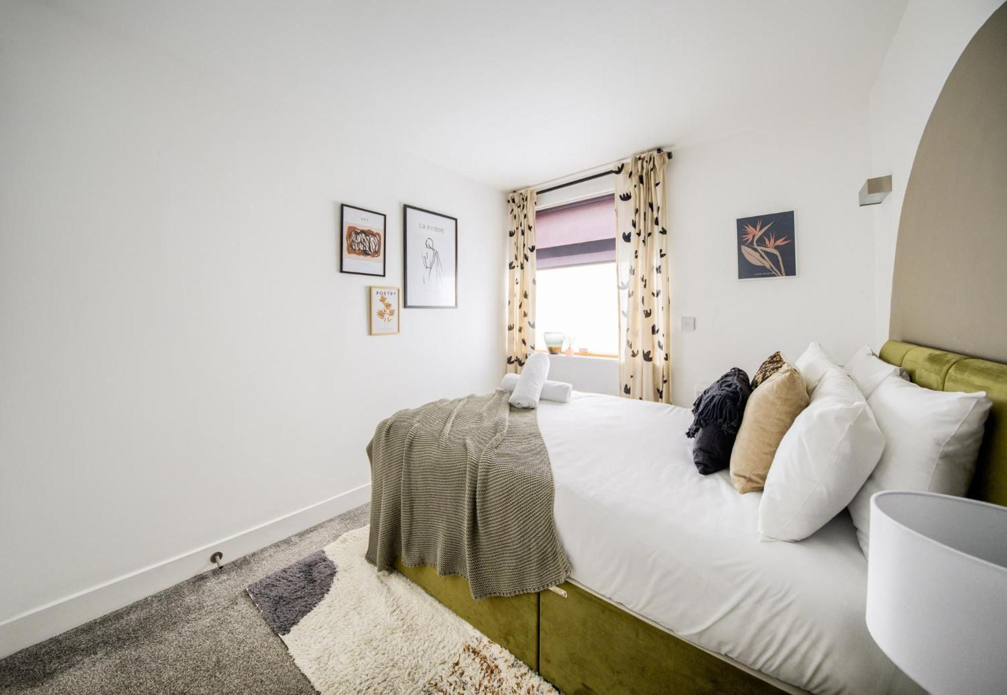 Coventry Large 4-Bed Townhouse By Empower Homes Buitenkant foto