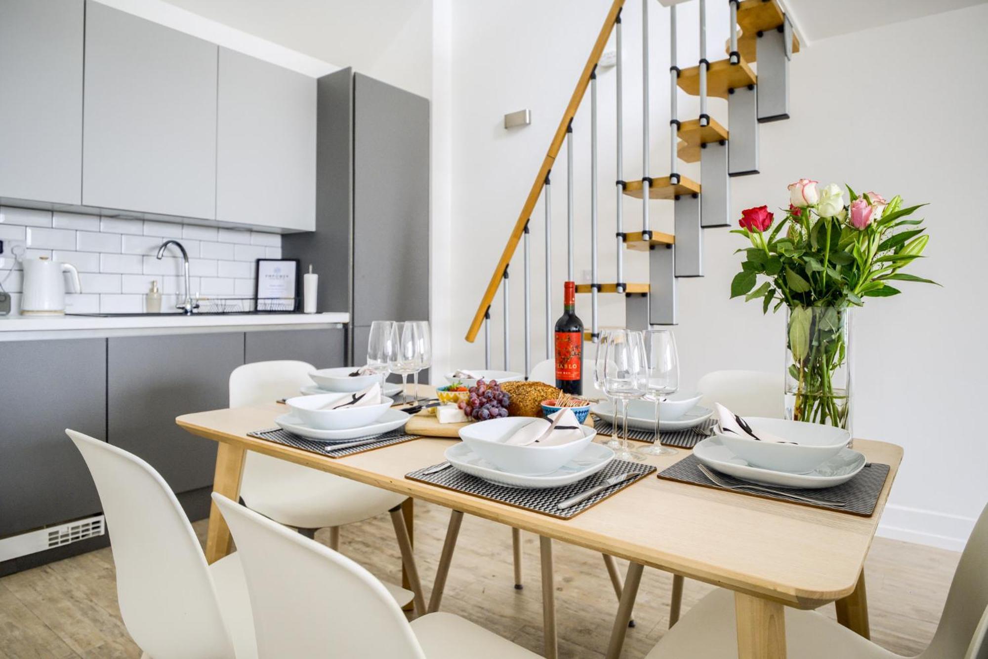 Coventry Large 4-Bed Townhouse By Empower Homes Buitenkant foto