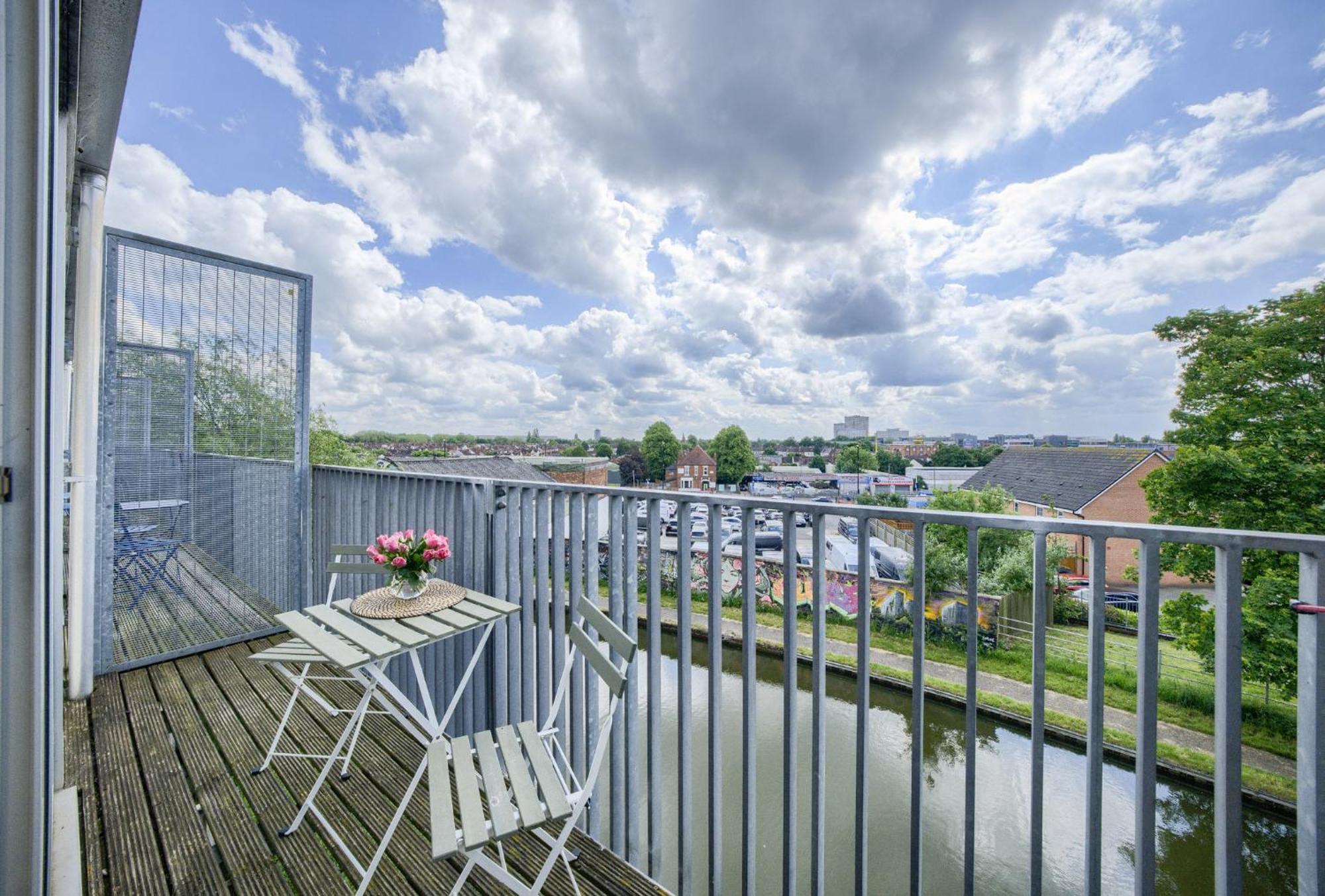 Coventry Large 4-Bed Townhouse By Empower Homes Buitenkant foto