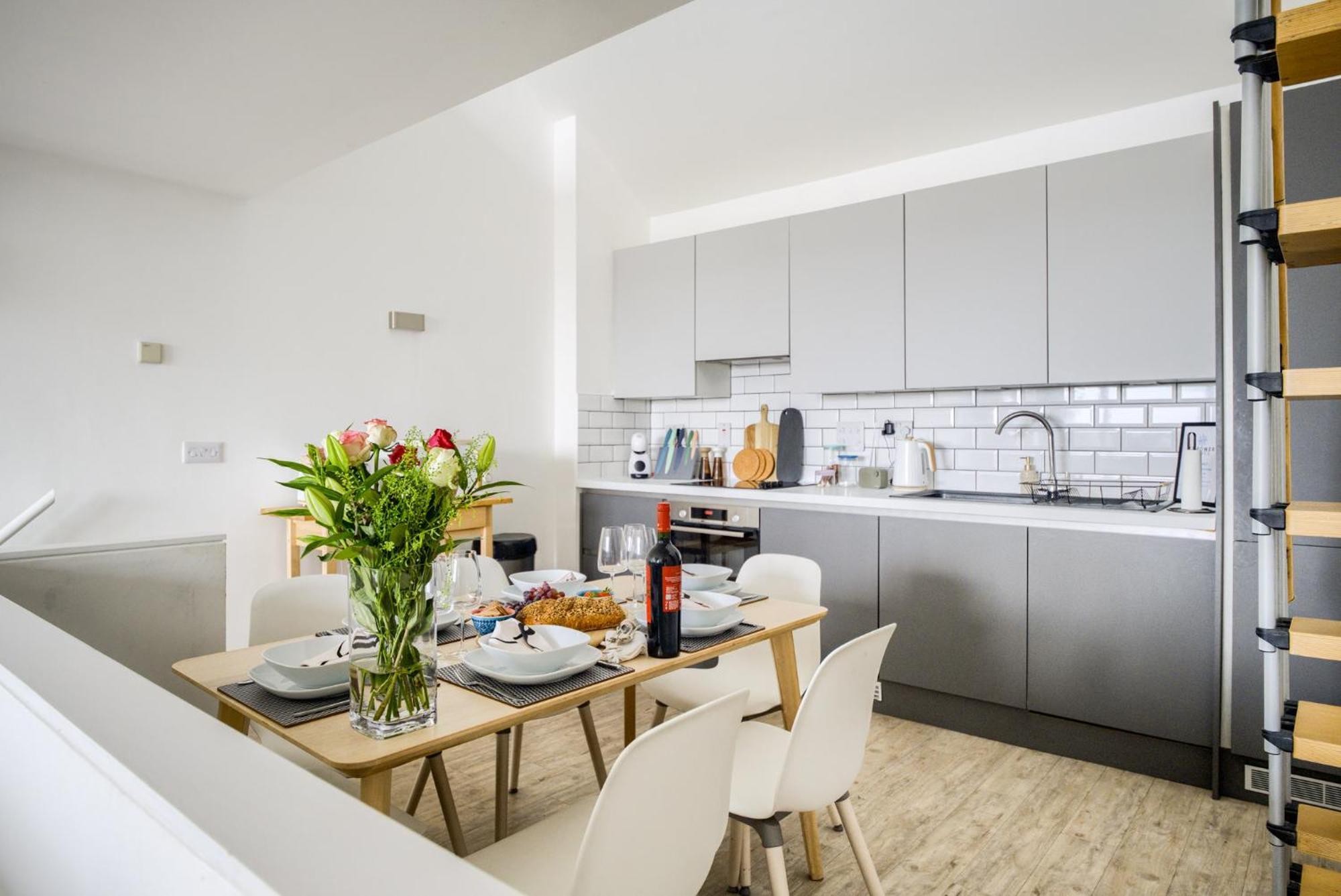 Coventry Large 4-Bed Townhouse By Empower Homes Buitenkant foto