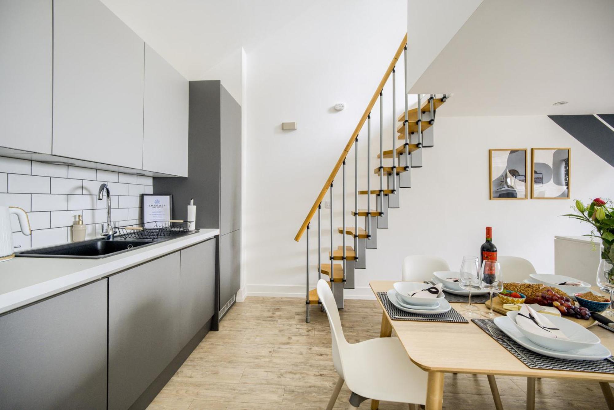 Coventry Large 4-Bed Townhouse By Empower Homes Buitenkant foto